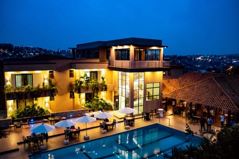 15 outdoor pools
