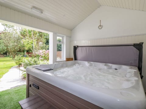 5 bedrooms, individually decorated, individually furnished, free WiFi
