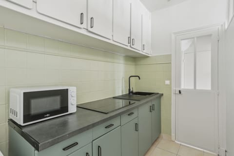 Family Apartment, 2 Bedrooms | Private kitchen | Shared fridge, microwave
