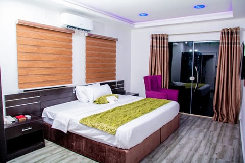 Executive Room | Desk, laptop workspace, free WiFi