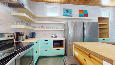 Kitchen with double sinks and double appliances