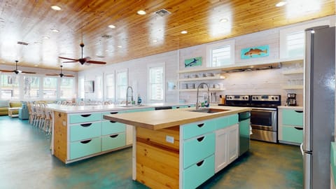 Kitchen with double sinks and double appliances