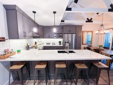 Seasons 4 140: Kitchen Bar with Additional Seating