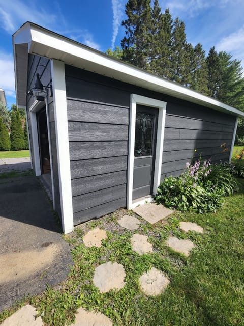 Garage and sidedoor entry to put garbage into bins 