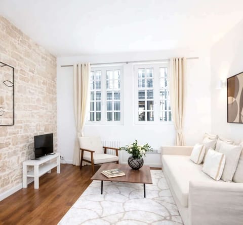 Ideal living room with TV and Wi-Fi
