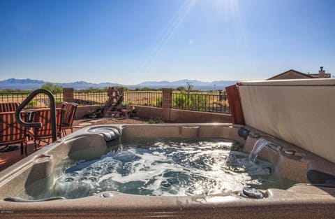 Hot Tub with Views of the Mountains in Cochise county 