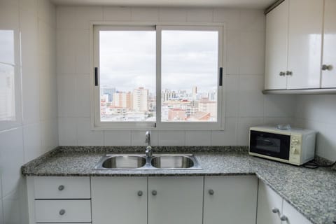 Full-size fridge, microwave, stovetop, coffee/tea maker