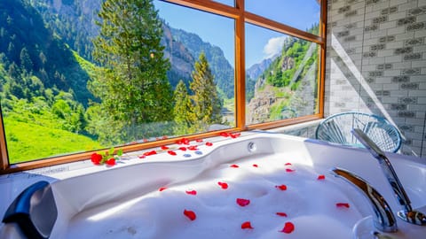 Royal Room, Jetted Tub, Lake View | Lake view