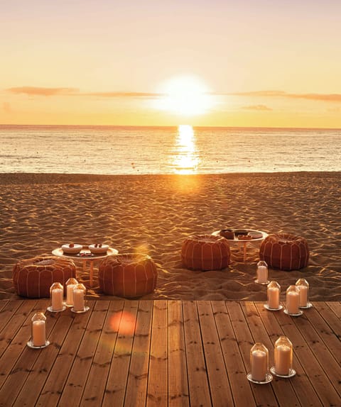 2 restaurants, breakfast served