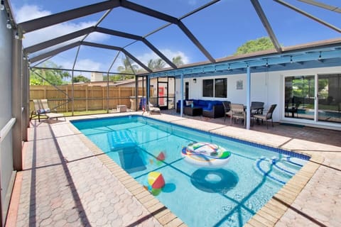 Heated Pool bug less and lizard free!
