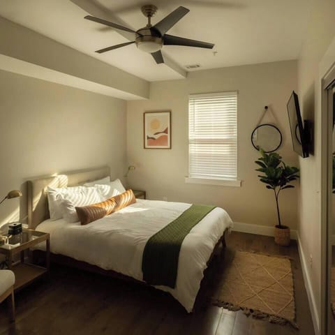 Secondary bedroom looking real cozy..