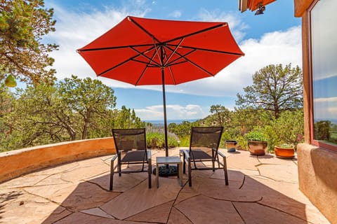 This special property in the foothills above Santa Fe affords stupendous views.
