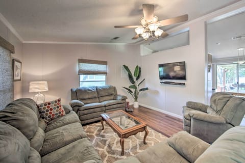 Mabank Vacation Rental | 1,232 Sq Ft | 3BR | 2BA | Stairs Required