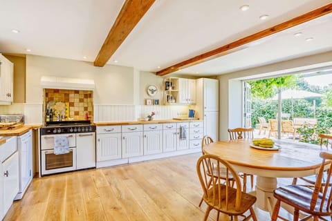 Burghfield Cottage Kitchen - StayCotswold