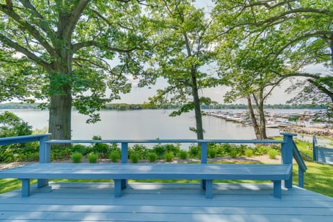 North Rose Vacation Rental | 3BR | 1.5BA | 1,536 Sq Ft | 3 Exterior Stairs