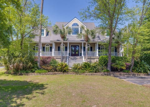Front view of the home from the road—your vacation retreat awaits.