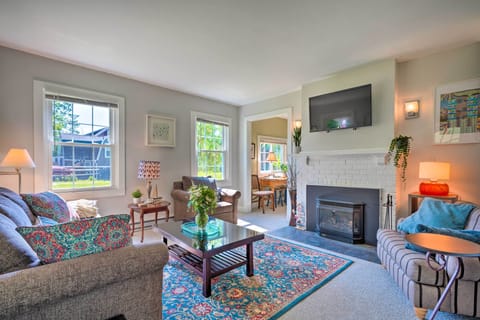 Lakewood Vacation Rental | 2BR | 2BA | Stairs Required | 1,000 Sq Ft