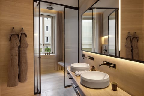 Salviati Suite | Bathroom | Deep soaking tub, hair dryer, bathrobes, slippers