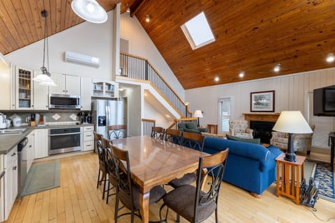 Kitchen & Dining Area