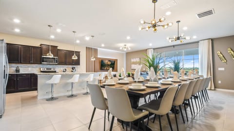Spacious modern kitchen & dining area, perfect for group gatherings & meals!