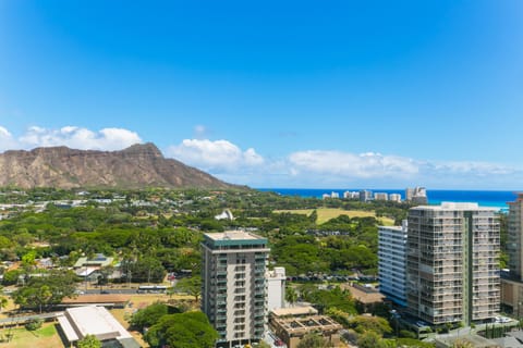 Diamond Head & Ocean Views