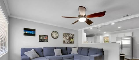 Beautiful 3/2 close to TMH, restaurants, and colleges  