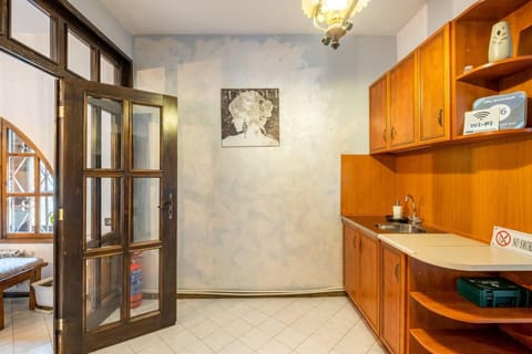 House | 5 bedrooms, iron/ironing board, free WiFi, bed sheets