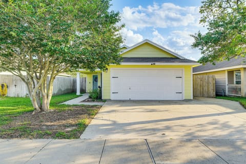 Corpus Christi Vacation Rental | 3BR | 2BA | 1,400 Sq Ft | Step-Free Access