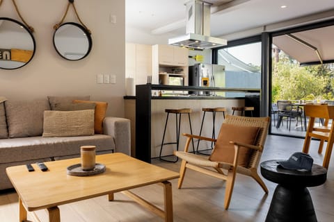 Entertainment-ready and cozy.


