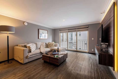 Elegant Lounge Overlooking Scenic Landscapes




Fully equipped lounge with Smart TV.


