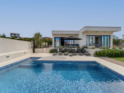 Water, Sky, Property, Plant, Blue, Azure, Swimming Pool, Building, Grass, Shade