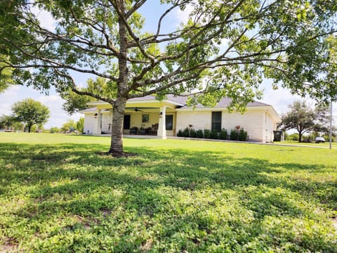 PALMER HOUSE - Sleeps up to 14
4 bed/3 bath - Jacuzzi spa - Pool Table - Swings 