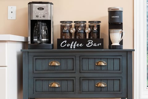 Enjoy our coffee bar with blonde, medium, and dark roast beans.“Carolyn was a wonderful host! We are so grateful for all the little extras that made the experience wonderful!” Dawn 