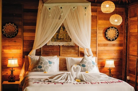 One bedroom Joglo House | Minibar, desk, free WiFi, bed sheets