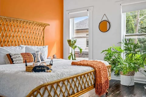 Best amenities in Ohio Columbus
Designed by Jungle House! When modern meets jungle with a seamless blend of modern amenities and timeless elegance!