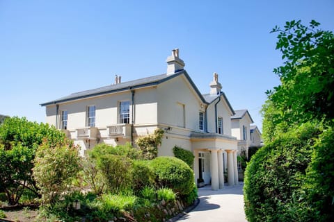 Luxury Self Catering Accommodation in Torquay - St Anne's Manor.