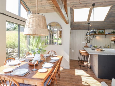 Fridge, dishwasher, electric kettle, toaster