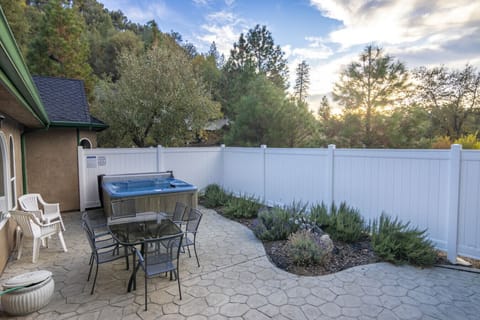 Spacious Patio with Hot tub