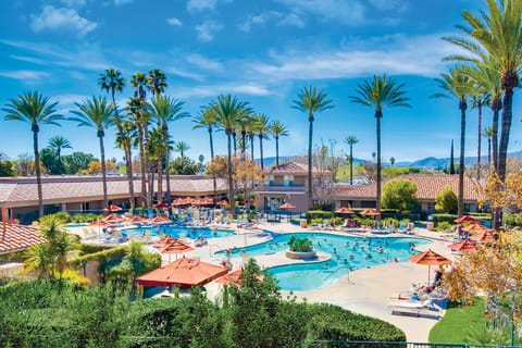 3 outdoor pools, pool umbrellas, sun loungers
