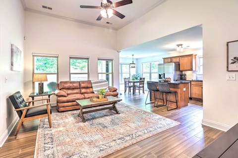 Calera Vacation Rental | 3BR | 2BA | 1,689 Sq Ft | 1 Step Required