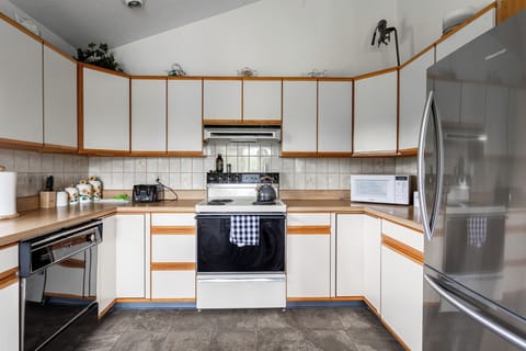 Kitchen (Stove has been upgraded since this was taken)