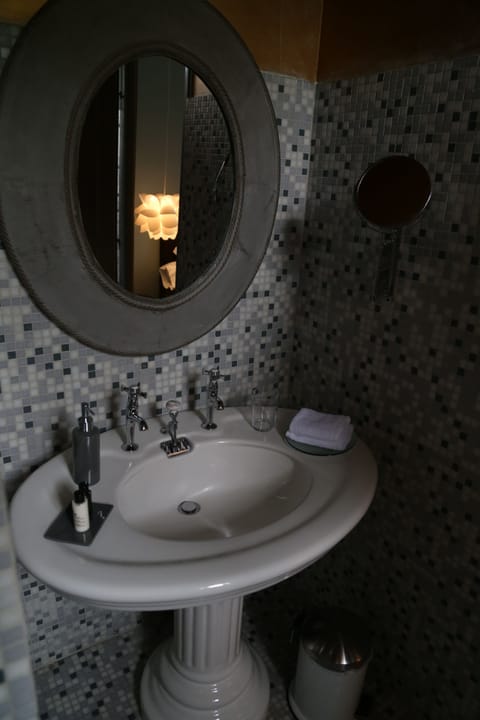 Comfort Double Room | Individually decorated, desk, free WiFi, bed sheets