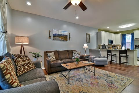 Open floor plan is great for entertaining!