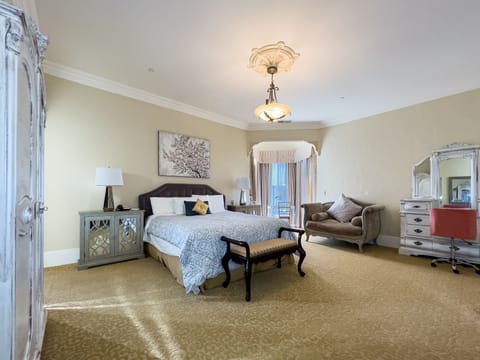 KING SUITE BEDROOM