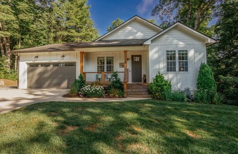 Welcome to Crooked Maple Cottage!