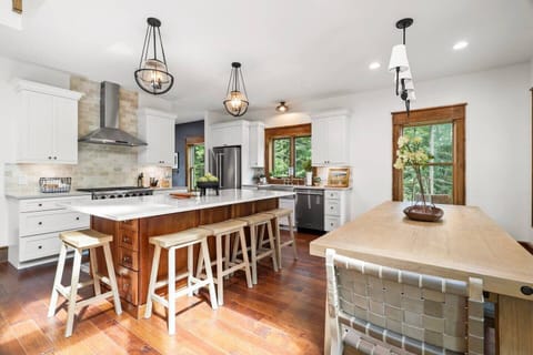 Quartz counters on a 10-foot island provides ample serving space and counter seating for 5. 
