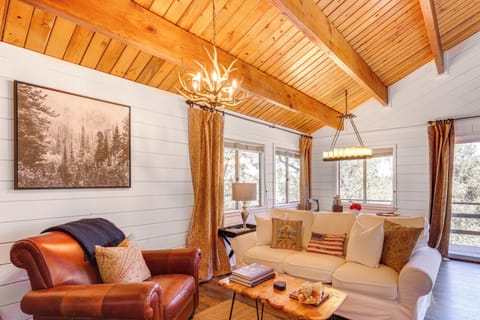 Arrowbear Lake Vacation Rental | 2BR | 1.5BA | Stairs Required | 861 Sq Ft
