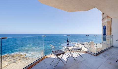 Apartment (3 Bedrooms) | Balcony