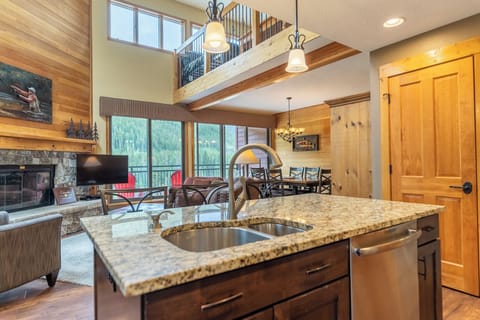 Condo (2 Bedrooms) | Property amenity