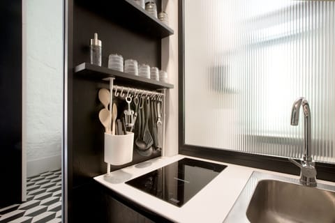 Design House | Private kitchen | Full-size fridge, microwave, stovetop, dishwasher